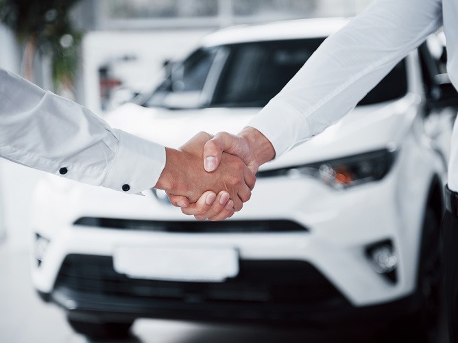 Masz auto w leasingu? Myślisz o wcześniejszym wykupie umowy i sprzedaży
                            samochodu? Pozwól, że Ci w tym pomożemy.